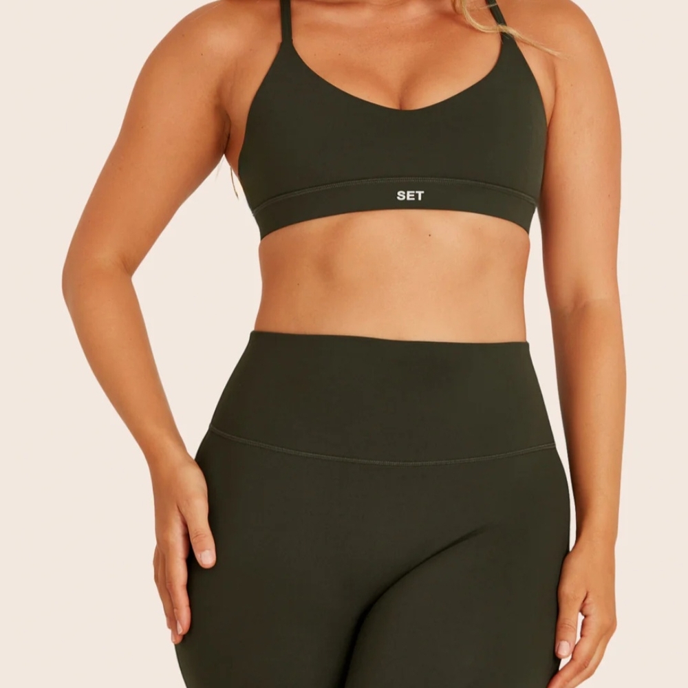SET Active Women's Cross V Sports Bra - Size Medium